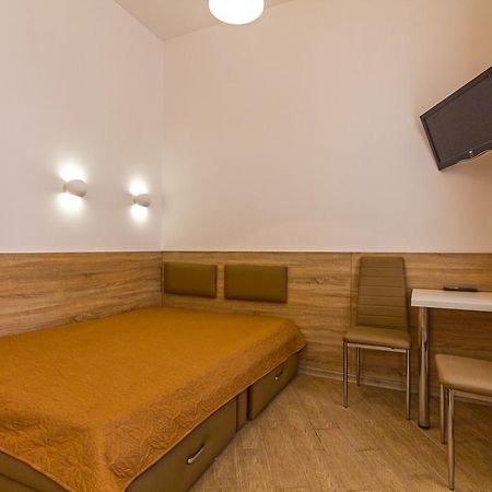 Mini Smart Apartments On Shpytalna 13- Economy Apartment Львов Экстерьер фото